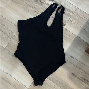 Black body suit (one sleeve)